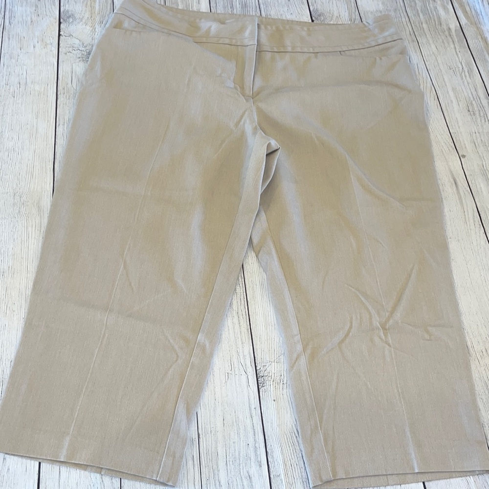Maurice’s Beige Cropped Capri Pants